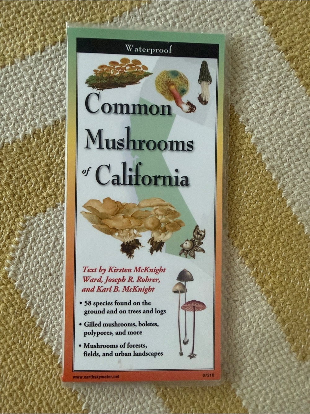 Common Mushrooms of California Waterproof Guide - White & Green Cover